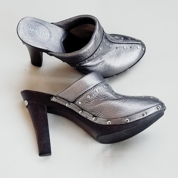 MICHAEL KORS Silver Clogs - Picture 2 of 7